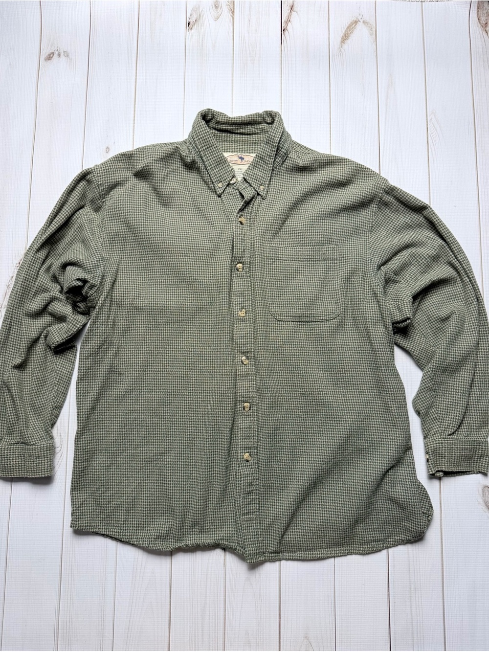 Casual Men's Button-Down Shirt in Olive Green